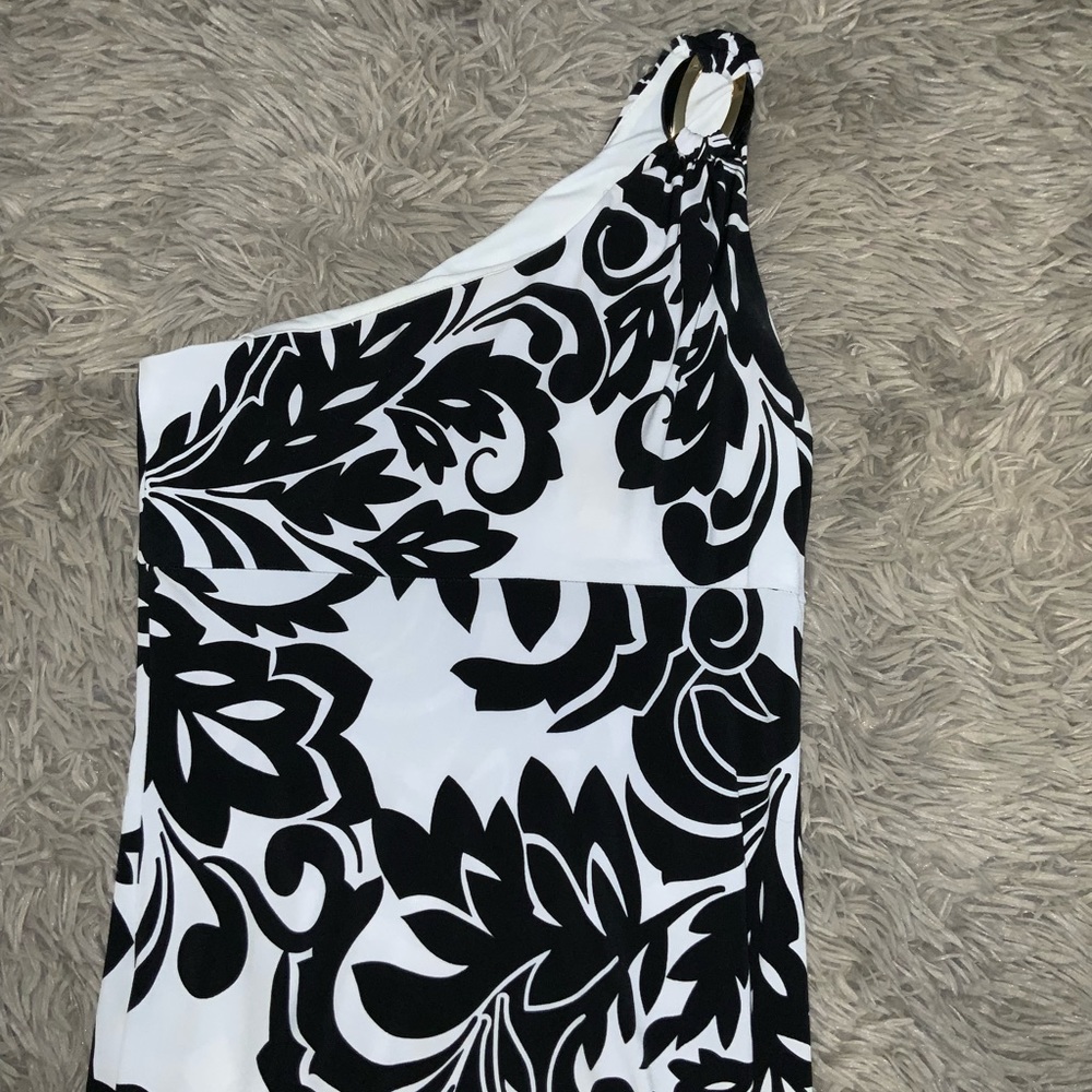 Black and White One Shoulder Evening Gown - Picture 2 of 4